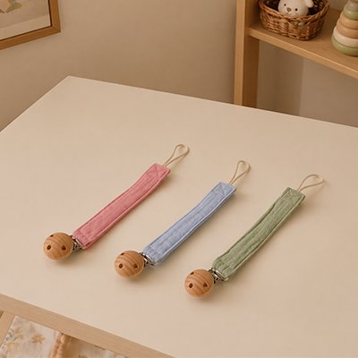 Attache tétine modèle